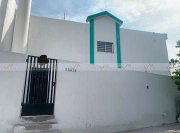 Casa · 60m² · 2 Recámaras · 1 Estacionamiento · Casa en Renta en Cumbres Oro Residencial