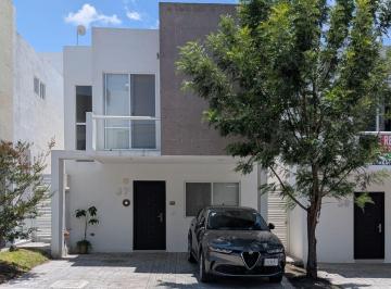 Casa en condominio de 3 habitaciones, Querétaro · Casa en Venta en Paseo San Junípero, Querétaro, 3 Recámaras, Terraza. Alberca, Seguridad