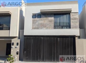 Casa · 186m² · 3 Recámaras · 2 Estacionamientos · Casa en Renta
