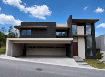 Casa de 5 habitaciones, Monterrey · Casa en Venta en Monterrey Carretera Nacional Sierra Alta
