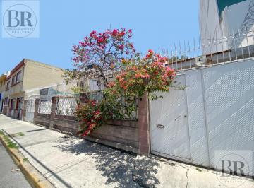 Casa · 348m² · 3 Recámaras · 4 Estacionamientos · Casa en Venta 31 Poniente Perfecta Para Vivir o Adaptar