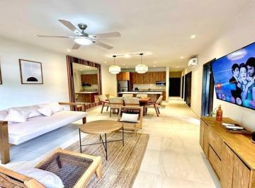 una sala y un comedor con pantalla de tv en selvanova coto 8 playa del carmen · Departamento Amueblado de 3 Recámaras en Renta | Selvanova Coto 8 Playa del Carmen