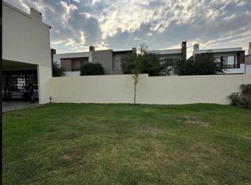 Casa de 3 habitaciones, García · Casa en Venta con Terreno Excedente