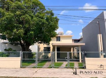 Casa · 120m² · 3 Recámaras · 2 Estacionamientos · Casa en Venta Col. Las Americas a Una Cuadra de Av Univerdidad