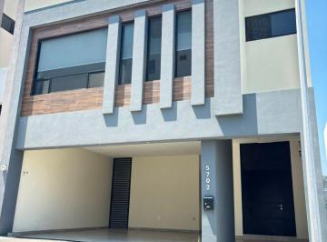 Casa de 3 habitaciones, Monterrey · Casa en Renta en Vistalta, Zona Sur