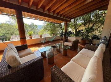 Casa de 3 habitaciones, Valle de Bravo · Hermosa Casa con Servicio de Hotel, Excelente Ubicacion