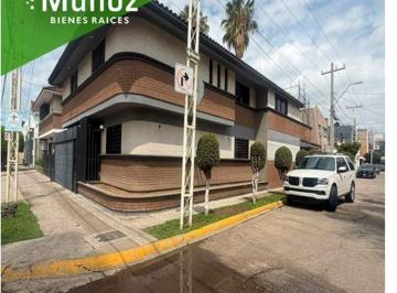 Casa de 4 habitaciones, León · Punto Verde en Esquina Casa en Venta Leon Gto