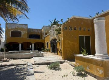 99bdbec30ca635881e76ed31d1ceaf1ed48ffd1866ca0e5c7239c8e4b0341e0e · Amplia Casa en Venta en Chelem Frente a Playa