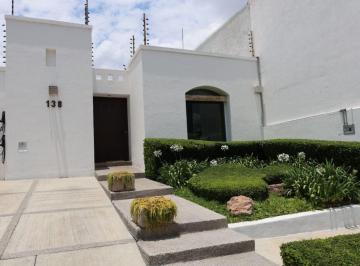 Casa de 3 habitaciones, León · Casa en Venta de Una Planta en Colinas de Gran Jardin con 3 Recamaras, 4 Baños y 4 Estacionamientos