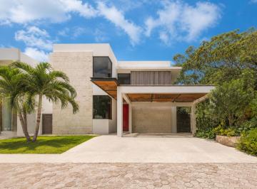 Casa de 3 habitaciones, Solidaridad · Casa de 3 Recámaras con Alberca Privada y Casa Club en Playa del Carmen.