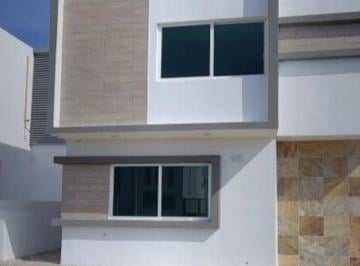 Casa · 207m² · 3 Recámaras · 2 Estacionamientos · Casa en Fraccionamiento Los Angeles