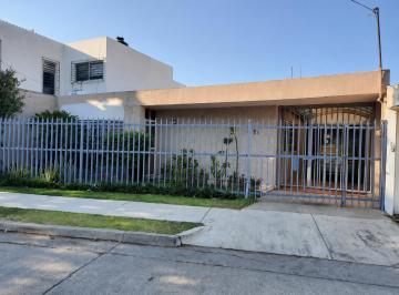 Casa en Venta de 3 habitaciones Vallarta Sur · Casa de Una Planta con Amplio Jardín en Vallarta Sur — Terreno de 320 m²