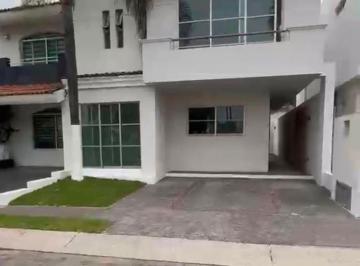 Casa de 3 habitaciones, Tlajomulco de Zúñiga · Casa en Fraccionamiento Nueva Galicia