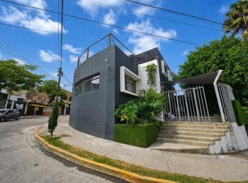 Casa · 312m² · 4 Recámaras · 2 Estacionamientos · Casa Ideal Para Oficinas en Col. Cuahunáhuac, a Unos m Av Plan de Ayala, Cuernavaca Morelos.