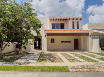 Casa de 4 habitaciones, Mérida · Casa en Venta en Mérida con 4 Recámaras en Privada en Cholul, Yucatán