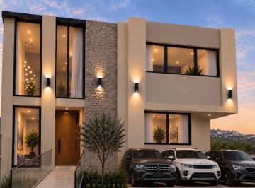 Terreno: 280 m²
Construcción: 480 m²
Niveles: 4
Recámaras: 3 + espacio flexible · Estrena Hermosa Casa en Excelente Ubicación y Alta Plusvalía