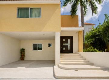 Casa de 4 habitaciones, Benito Juárez · Casa de 427 m² con 4 Recámaras en Venta en Cancún, Av Sierra Madre, Cumbres