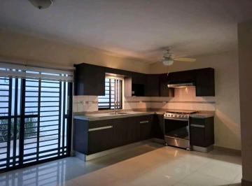 Casa · 180m² · 3 Recámaras · 2 Estacionamientos · Casa en Renta en Cumbres Provenza, Sector Terra III
