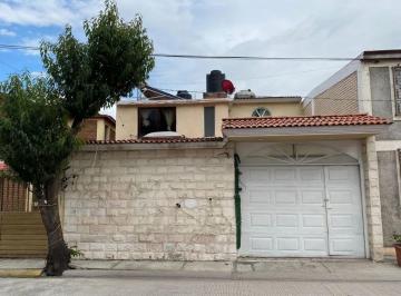 Casa de 5 habitaciones, Toluca · Casa en Venta en Fraccionamiento Imágenes, Toluca, México