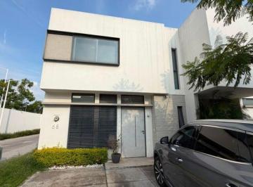 Casa en condominio · 140m² · 3 Recámaras · 2 Estacionamientos · Casa en Fraccionamiento La Bella en Renta