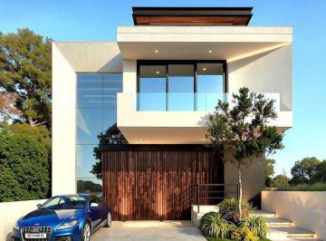 Casa · 296m² · 4 Recámaras · 2 Estacionamientos · Casa en Jade Fraccionamiento Zibatá