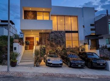 Casa · 400m² · 4 Recámaras · 3 Estacionamientos · Casa en Fraccionamiento Zibatá