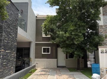 Casa de 3 habitaciones, Santa Catarina · Casa en Renta en Privada