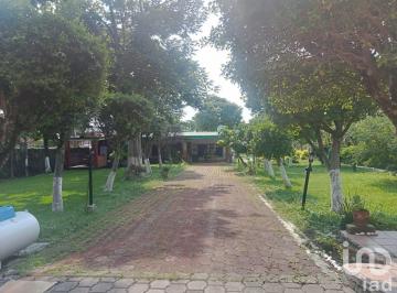 Casa · 1525m² · 3 Recámaras · 10 Estacionamientos · Venta en Casa en Xochitepec Morelos