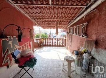 Casa · 180m² · 4 Recámaras · 1 Estacionamiento · Casa en Venta en Oportunidad en Los Robles, Civac Morelos