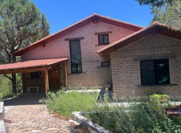 Quinta de 3 habitaciones, Arteaga · Cabaña en Venta, Preciosas Vistas, Equipada y con Servicios y Vigilancia Cel 8