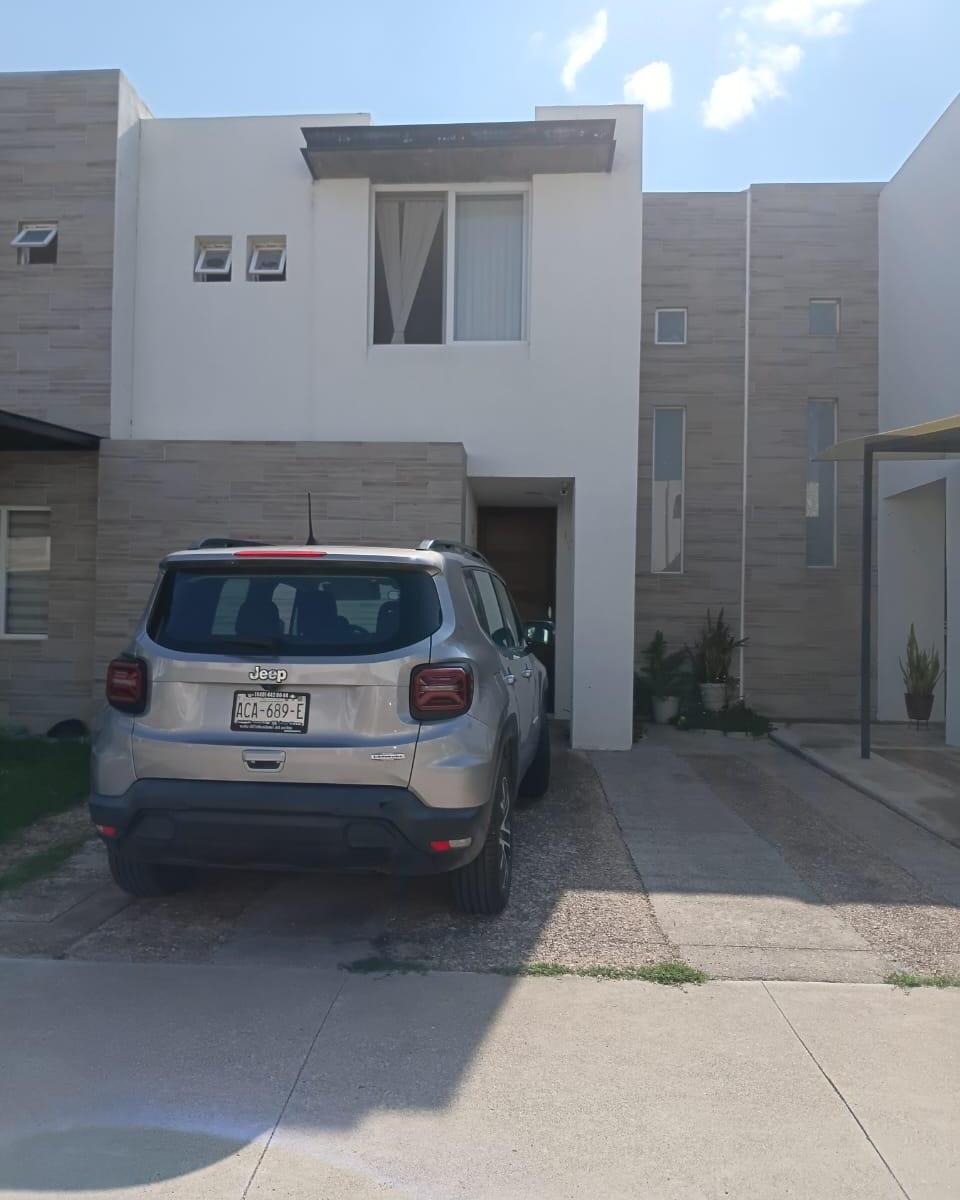 Casa en Coto Privado con Terreno Superior Al Promedio, Alcázar Residencial