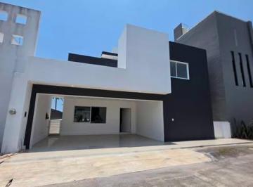 Casa · 280m² · 4 Recámaras · 3 Estacionamientos · Venta de Casa en Fraccionamiento Las Palmas 4 Recamaras