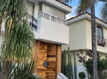 Casa · 540m² · 4 Recámaras · 3 Estacionamientos · Casa de Lujo con Departamento (Acabados Premium y Elevador)