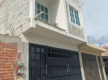 Casa · 135m² · 4 Recámaras · 1 Estacionamiento · Casa en Venta en Villas de San Nicolas III, Leon Guanajuato