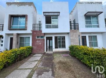 Casa · 77m² · 3 Recámaras · 1 Estacionamiento · Casa en Venta en Loreto Residencial, Sobre Blvd. Aeropuerto, Leon Gto