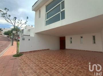 Casa · 188m² · 5 Recámaras · 2 Estacionamientos · Casa en Venta en Pedregal de Schoenstatt Praderas, Corregidora, Querétaro