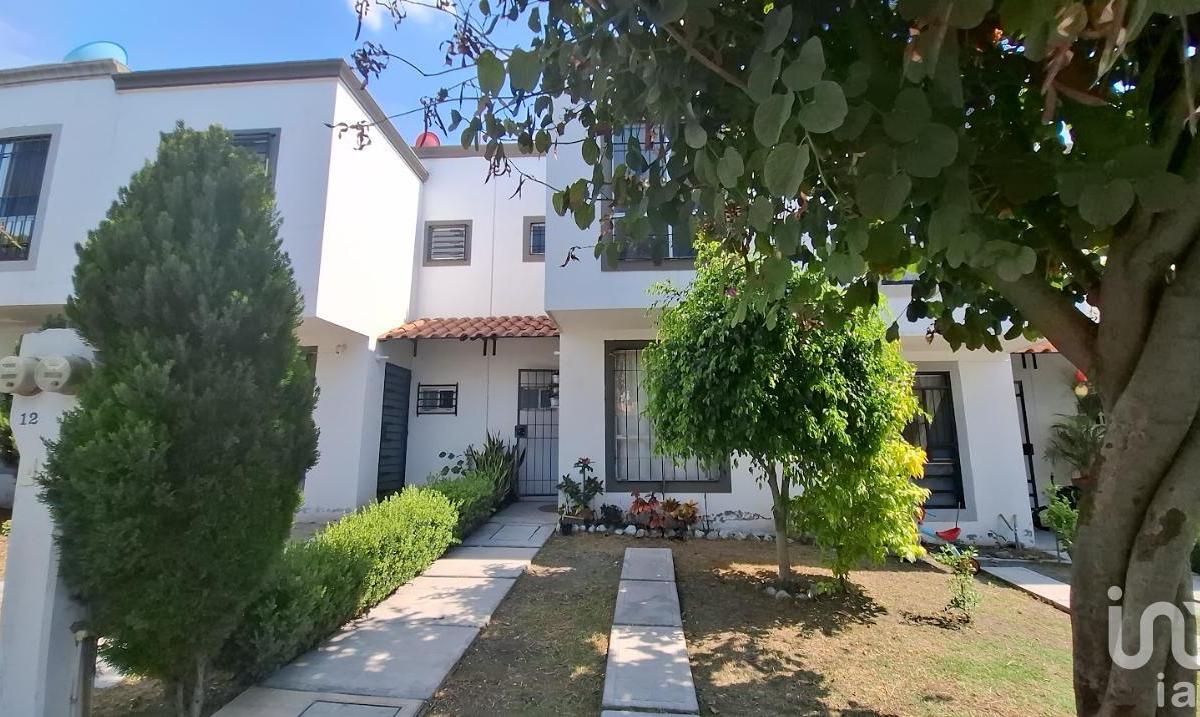 House for Sale on Av. Siglo XVI, Tres Ríos Condominium, Hacienda del Bosque, Corregidora, Querétaro