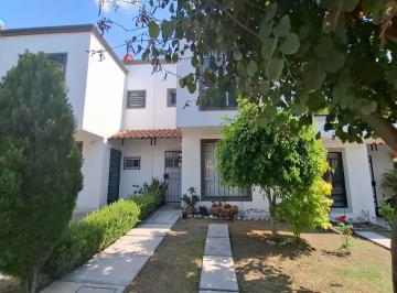Casa · 70m² · 3 Recámaras · 1 Estacionamiento · Casa en Venta en Av Siglo Xvi, Condominio Tres Ríos, Hacienda del Bosque, Corregidora, Querétaro