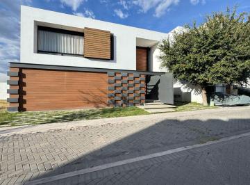 Casa en condominio de 3 habitaciones, Jesús María · Residencia con Rooftop en Tierra Verde | 3 Recámaras con Vestidor y Baño, 400 m²