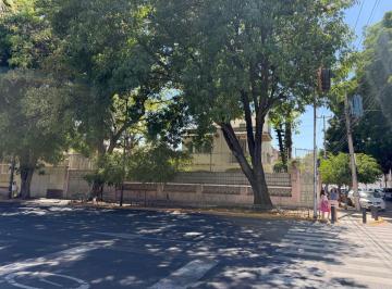 Casa de 5 habitaciones, Guadalajara · Casa de 580 m² en Esquina en Av Unión con 6 Estacionamientos. Ideal Para Oficinas o Notaría