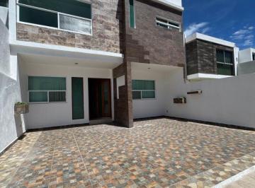 Casa de 3 habitaciones, San Juan del Río · Amplia Casa en Renta en Fraccionamiento Bosques de San Juan.
