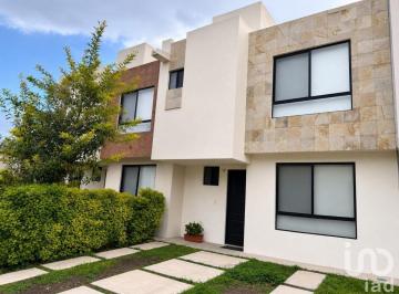 Casa · 170m² · 3 Recámaras · 2 Estacionamientos · Casa en Renta en Rincones del Marqués, Querétaro