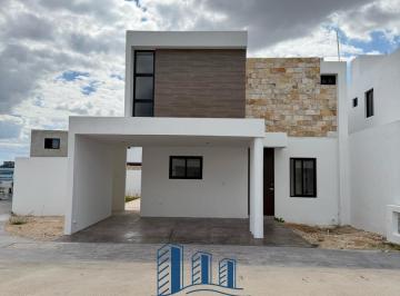 Casa en condominio · 210m² · 4 Recámaras · 3 Estacionamientos · Casa en Venta de 4 Habitaciones con Alberca y Paneles Solares en Condominio