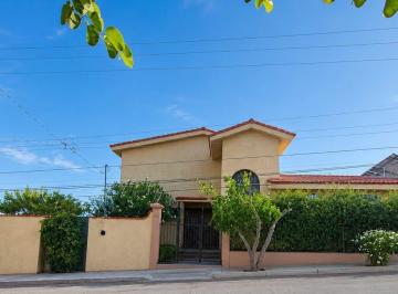 Casa · 600m² · 5 Recámaras · 6 Estacionamientos · Casa en Venta en Col. Mirador