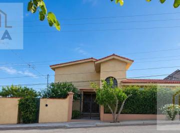 Casa · 600m² · 5 Recámaras · 6 Estacionamientos · Casa en Venta en Col. Mirador