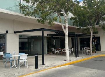 Local comercial · 73m² · 1 Recámara · 8 Estacionamientos · Local en Renta en Plaza Comercial en Altabrisa