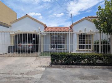 Casa · 190m² · 3 Recámaras · 1 Estacionamiento · Venta Casa en Las Palmas! Una Planta! Cerca Ortiz Mena