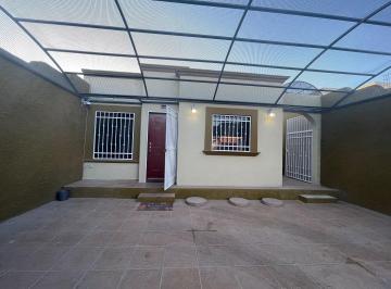 Casa de 3 habitaciones, La Paz · Casa Tranquila con Estacionamiento Privado en Villas del Encanto.