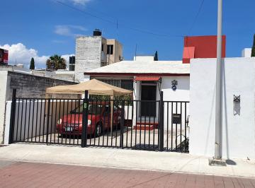 Casa · 148m² · 3 Recámaras · 2 Estacionamientos · Casa en Venta en El Fraccionamiento Calesa Ideal Para Inversion en Queretaro
