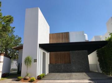 Casa de 4 habitaciones, Morelia · Espectacular Casa, en Santa Maria, por Monasterio Benedictino; en Privada Exclusiva!
